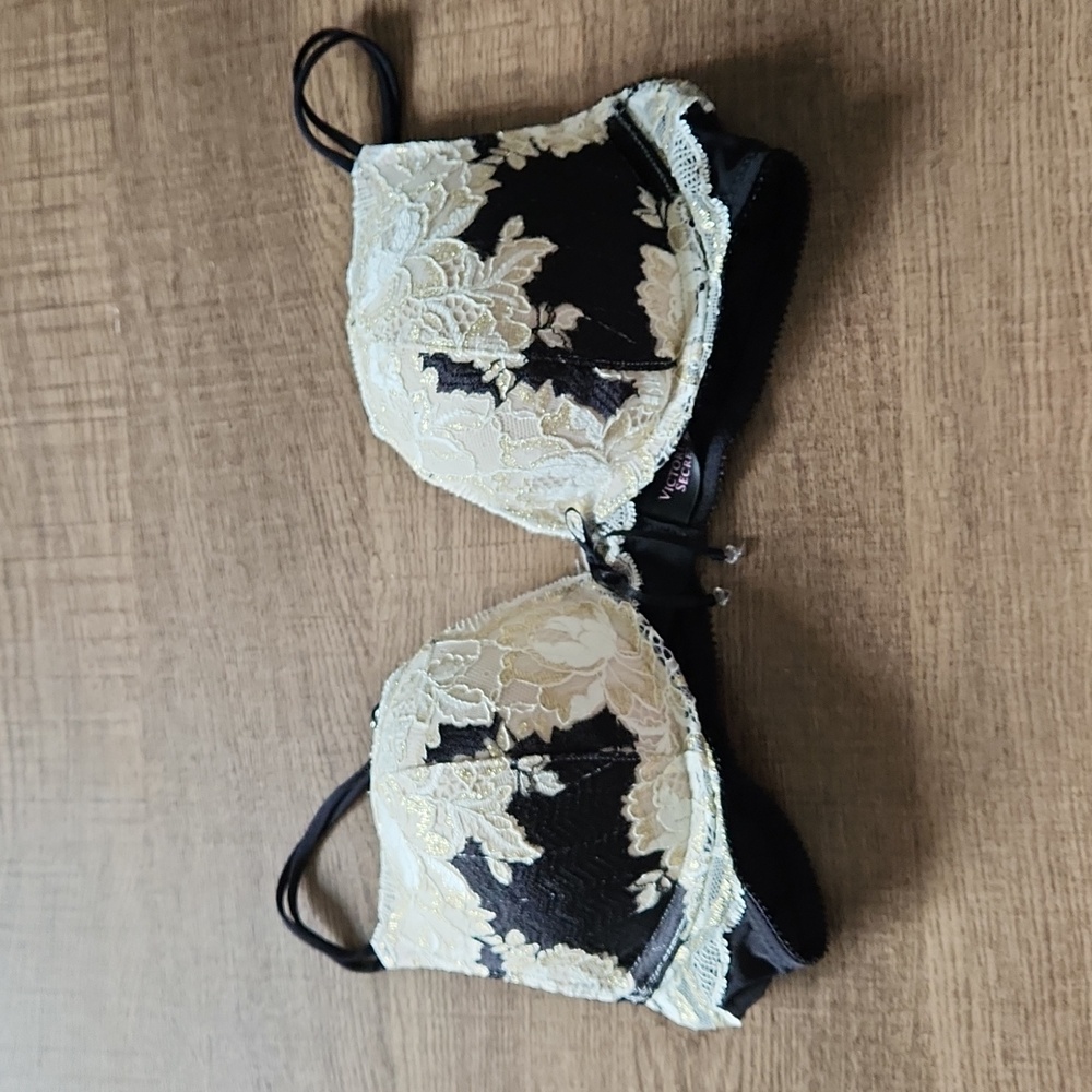 Victoria's Secret Very Sexy Plunge Black, Gold, and Cream Bra Size 34AA